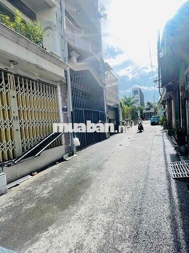 Bán Nhà HXH thông. phường 6. dt 3.7x11. trệt lầu. 2pn.