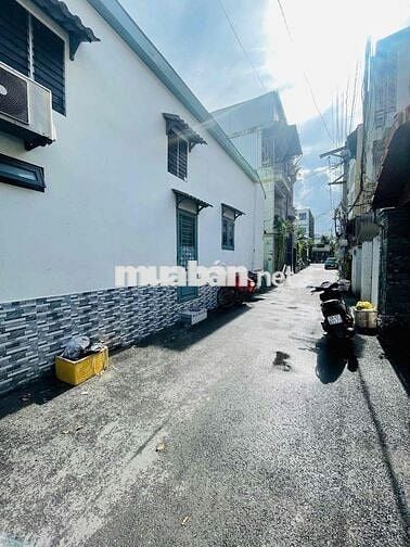 Bán Nhà HXH thông. phường 6. dt 3.7x11. trệt lầu. 2pn.