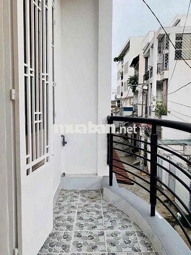Bán Nhà HXH thông. phường 6. dt 3.7x11. trệt lầu. 2pn.