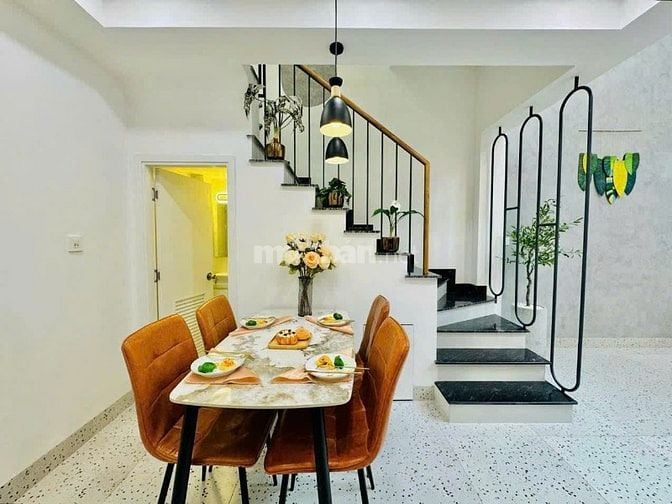 Xoay vốn bán nhà 42m2 Nguyễn Thiện Thuật, P1, Q3.Cách chợ bàn cờ 300m