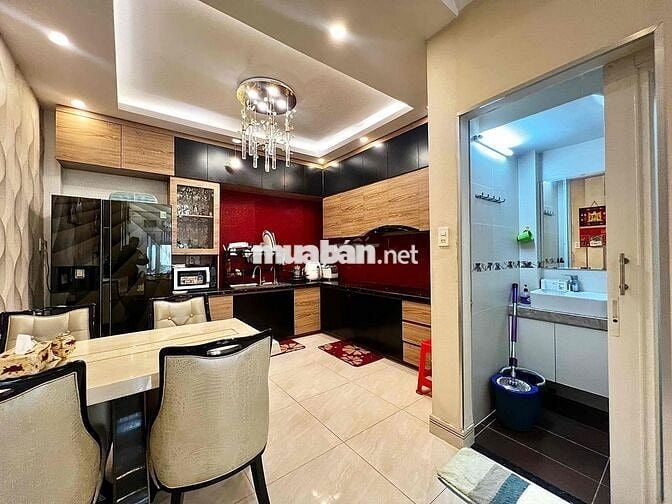 Chính chủ cho thuê nhà 3PN 3WC 1PK bếp. Nội thất từ A-Z