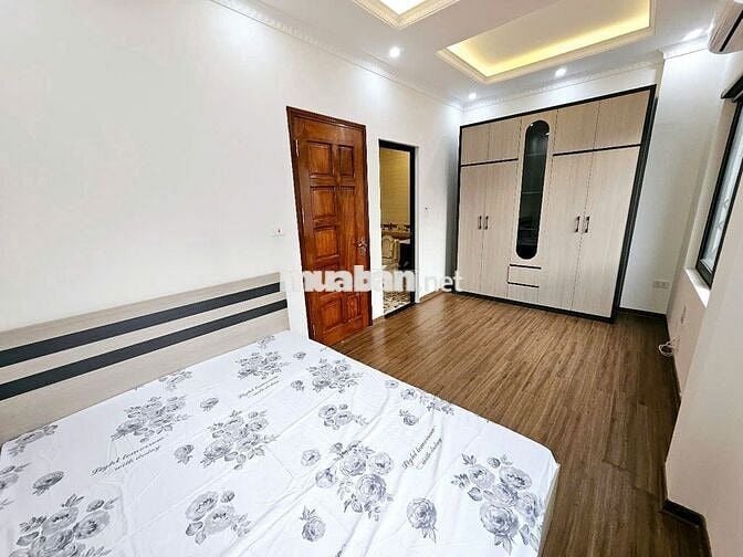 Ngọc Lâm - Nguyên Căn - 5TẦNG- Thang Máy  Full Đồ - 15Tr