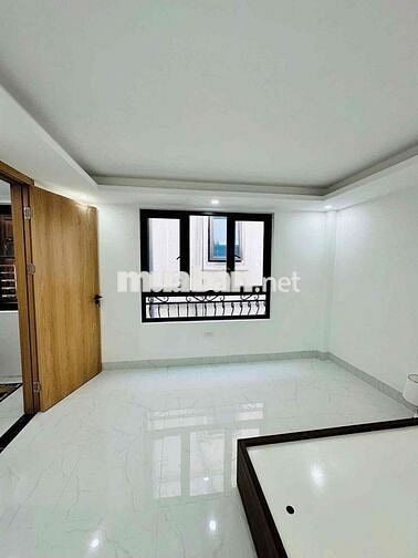 NHÀ NGÕ 79 CẦU GIẤY-CÁCH PHỐ 40m-BA GÁC ĐỔ CỬA-28M-5T-7.5 TỶ.