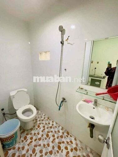 cho thuê nhà nguyên căn hẻm ba gác nhà nở hậu