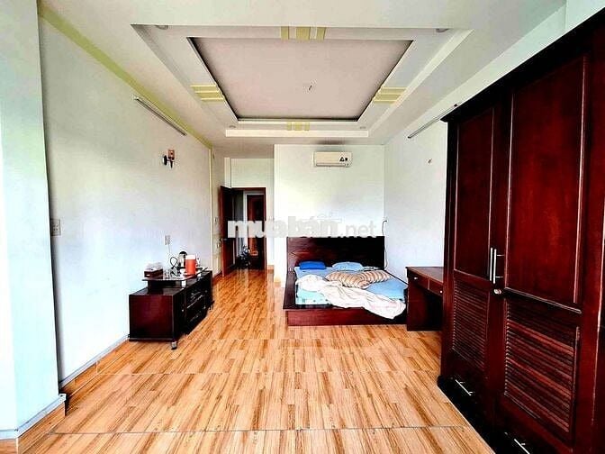 Mặt tiền Phan Văn Trị. P.11. Bình Thạnh 4.2x19.5m; 4PN 3WC; 40tr (TL)