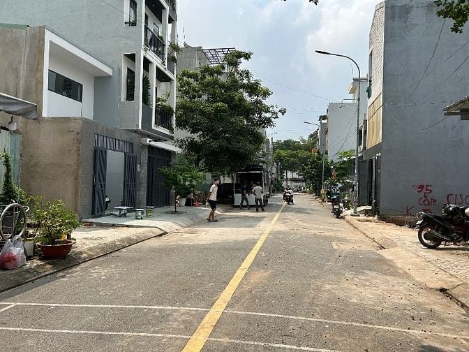 Nhà Đep 4.5x13,Xây 1 Trệt 1 lửng,mới tinh