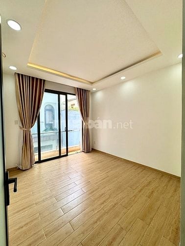 Phòng đang setup chuẩn bị khai trương giá rẻ. Đối diện chợ Hạnh Thông 