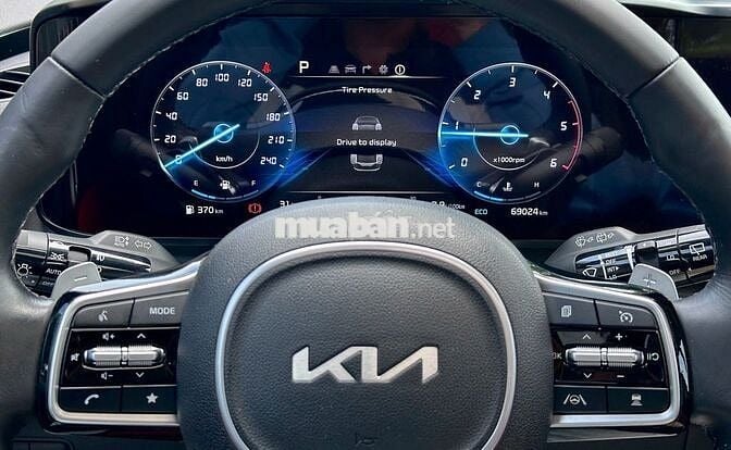 Kia Carnival 2023 Signature 2.2D - 69,000 km.