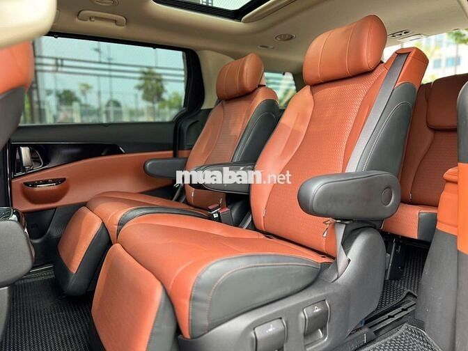 Kia Carnival 2023 Signature 2.2D - 69,000 km.