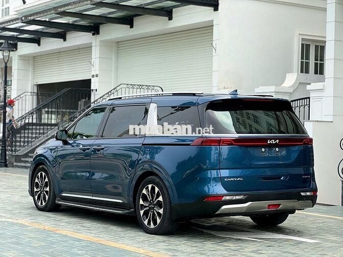 Kia Carnival 2023 Signature 2.2D - 69,000 km.