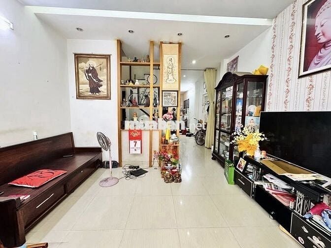 Ngang 4,5m x 13,5m, 63m² chỉ 7,9 tỷ.  ngay chợ Phạm Văn Hai , Hẻm 3,5m
