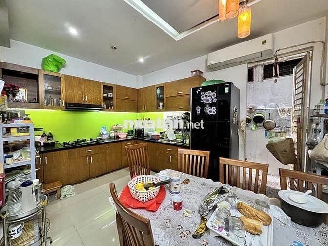 Ngang 4,5m x 13,5m, 63m² chỉ 7,9 tỷ.  ngay chợ Phạm Văn Hai , Hẻm 3,5m