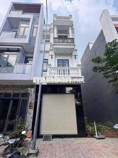 nhà gần VSIP1,kế đường 22/12, có nội thất ,đường 7m đậu ô tô ok