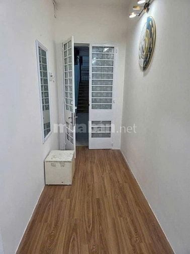 Căn hộ 40m2,1P ngủ, wc , C/c Bàu Cát, p10, TB,5tr/th. Thang bộ