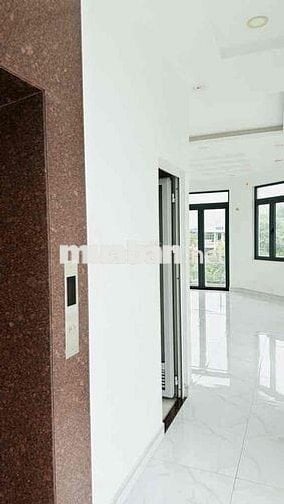 CĂN GÓC 2 MẶT TIỀN - XE TẢI TRÁNH - THANG MÁY - NHÀ MỚI ĐẸP - KINH DO