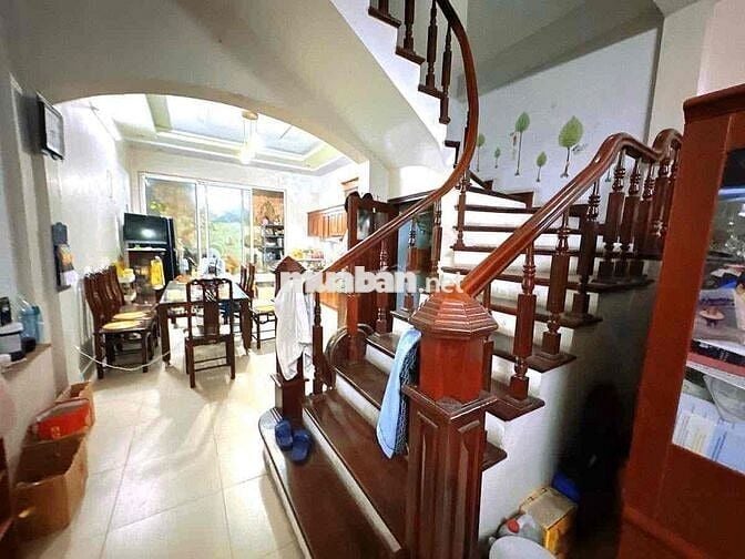 NHÀ CẦU GIẤY-DÂN XÂY CHẮC CHẮN-HAI THOÁNG-79M2-5T-15,2 TỶ