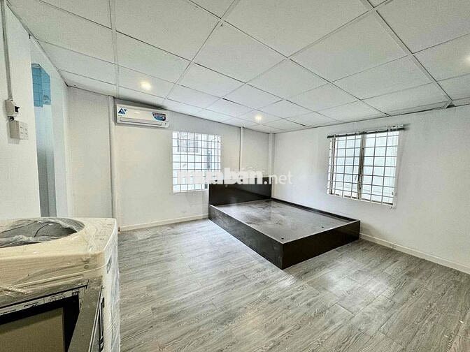 CHO THUÊ CHDV FULL NỘI THẤT MÁY GIẶT RIÊNG NẰM SÁT BÊN QUẬN 1