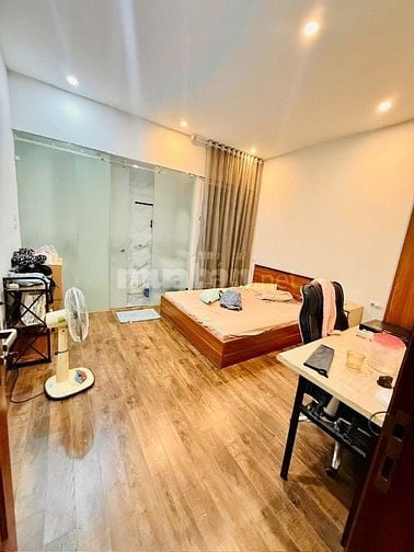 Bán nhà P/Lô phố Lạc Trung ô tô tránh vỉa hè, Dt 70m2, 4t, mt 4.5m.