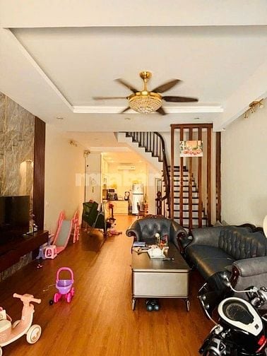 Bán nhà P/Lô phố Lạc Trung ô tô tránh vỉa hè, Dt 70m2, 4t, mt 4.5m.