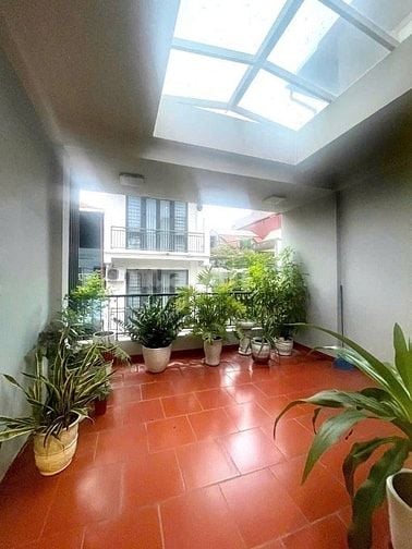 Bán nhà P/Lô phố Lạc Trung ô tô tránh vỉa hè, Dt 70m2, 4t, mt 4.5m.