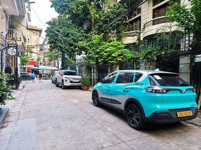 Bán nhà P/Lô phố Lạc Trung ô tô tránh vỉa hè, Dt 70m2, 4t, mt 4.5m.