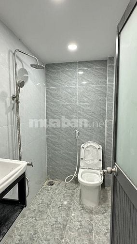 Bán nhà 2 tầng, 2 phòng ngủ Sổ hồng riêng đường Nguyễn Thị Huê