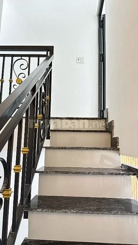 Bán nhà 2 tầng, 2 phòng ngủ Sổ hồng riêng đường Nguyễn Thị Huê