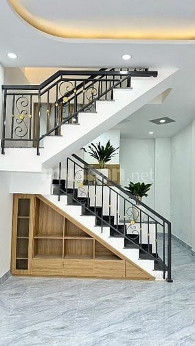 Bán nhà 2 tầng, 2 phòng ngủ Sổ hồng riêng đường Nguyễn Thị Huê