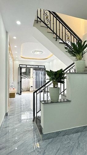 Bán nhà 2 tầng, 2 phòng ngủ Sổ hồng riêng đường Nguyễn Thị Huê