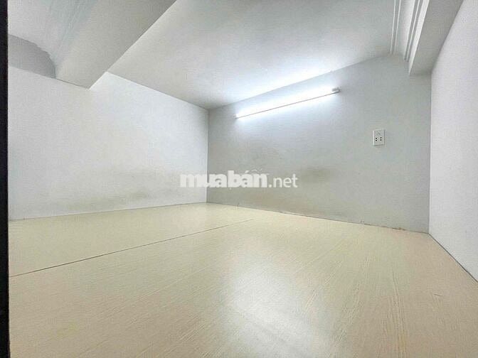 DUPLEX CỰC RỘNG CÓ CẢ BAN CÔNG RIÊNG NGAY TRUNG TÂM TÂN BÌNH