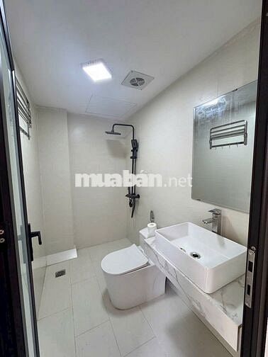 Nhà Lô Góc 35m2 x 5 Tầng Ngay GO Long Biên – Sân Để Xe Riêng – 6.x tỷ