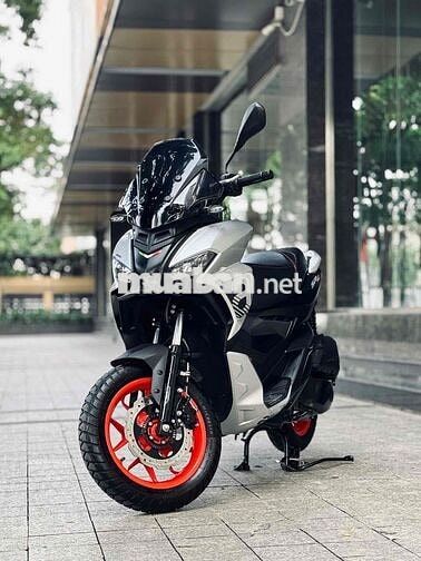 Aprilia SR GT 200