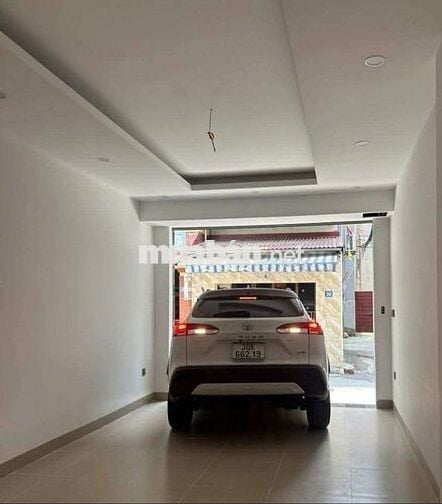 Bán đất tặng nhà 3 tầng, phố Ngọc Trì- Thạch Bàn, ô tô vào nhà,