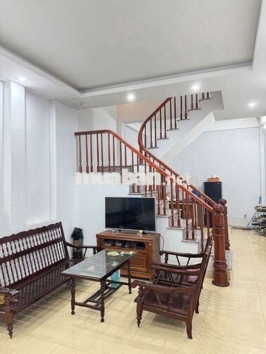 Hiếm - Nhà Dân Xây 40m2 x 4 Tầng Ngọc Thụy, 4 ngủ  – 6.x tỷ
