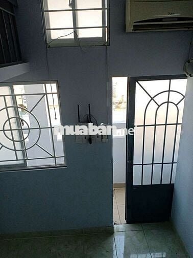 Phòng duplex gác cao , rộng 15m² . Khu vực Bốn Xã sẵn máy lạnh