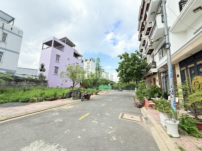 BÁN ĐẤT: chính chủ Sổ hồng riêng 4.3x11.8m ngay Hà Huy Giáp đường 11M 