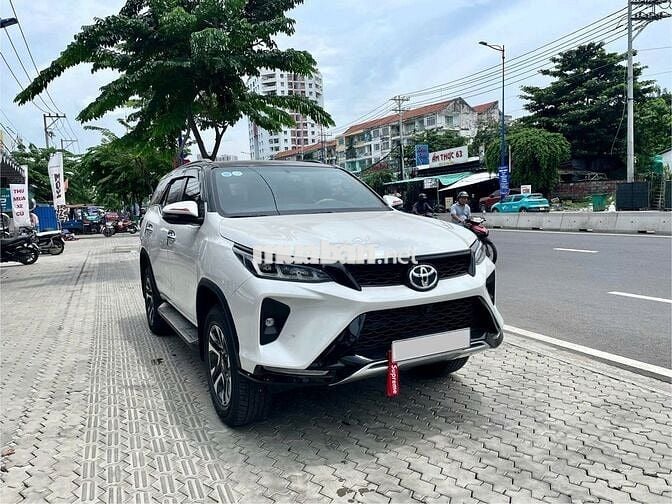 Toyota Fortuner Legender 4x2 AT 2023 - 19000 km