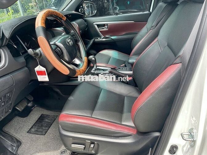 Toyota Fortuner Legender 4x2 AT 2023 - 19000 km
