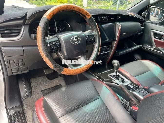Toyota Fortuner Legender 4x2 AT 2023 - 19000 km