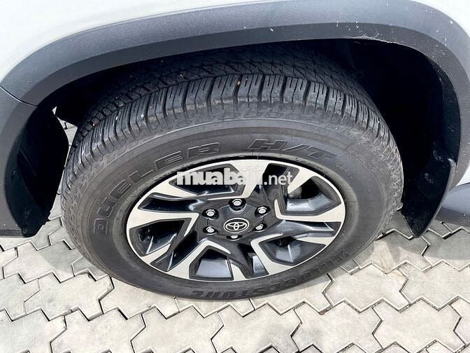 Toyota Fortuner Legender 4x2 AT 2023 - 19000 km