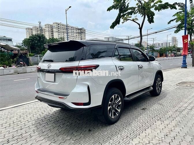 Toyota Fortuner Legender 4x2 AT 2023 - 19000 km