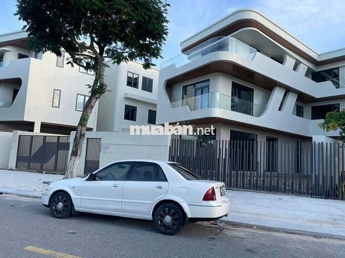 Bán Ford Laser siêu đẹp đời 2004 số tự động
