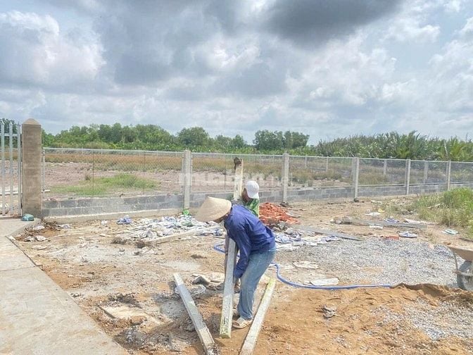 Cần bán 4044m2 đất vườn và đất nông nghiệp trong khu tái định cư xã Hi