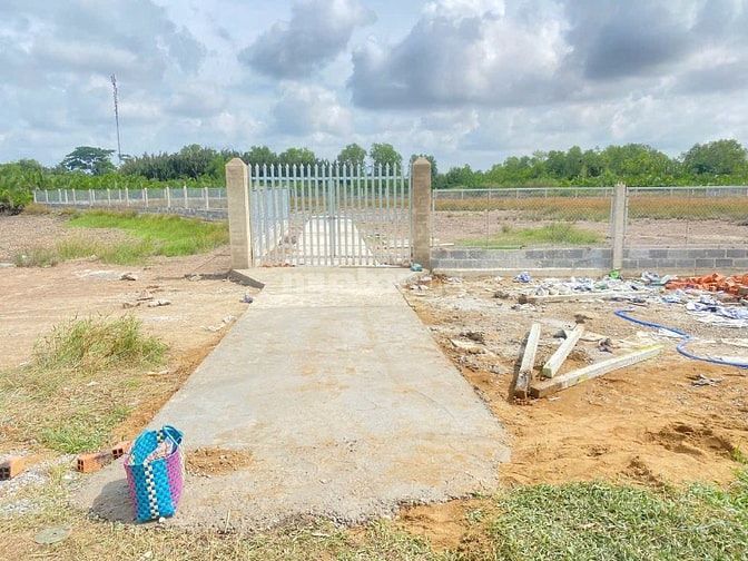 Cần bán 4044m2 đất vườn và đất nông nghiệp trong khu tái định cư xã Hi