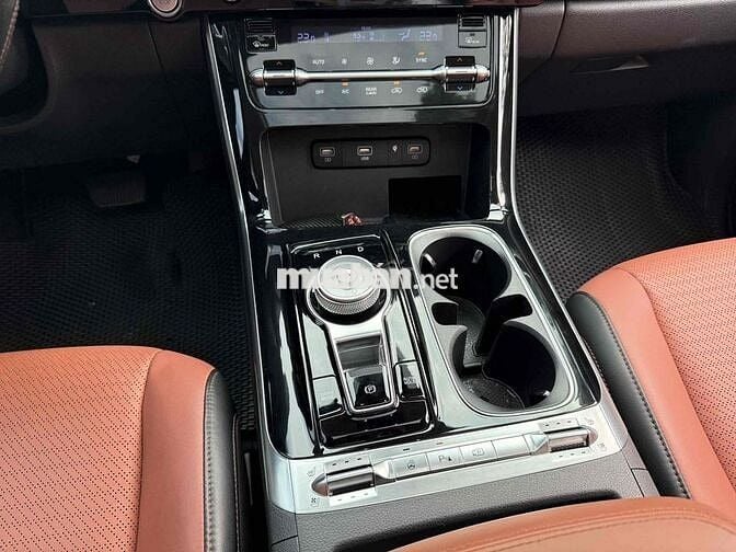 Kia Carnival 2022 2.2D Luxury 8 chỗ - 46000 km