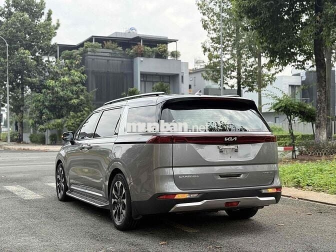 Kia Carnival 2022 2.2D Luxury 8 chỗ - 46000 km