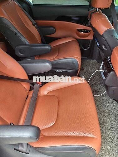 Kia Carnival 2022 2.2D Luxury 8 chỗ - 5000 km