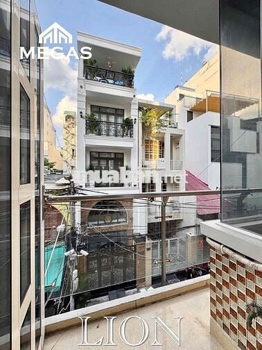 2PN 50m2 CÓ CỬA SỔ BAN CÔNG CỰC THOÁNG CÓ THANG MÁY NGAY CHỢ BẾN THÀNH