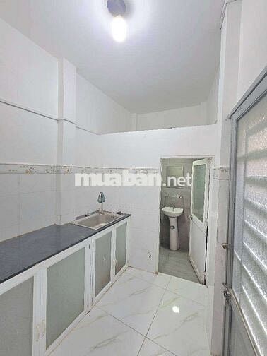 NHÀ MẶT TIỀN GẦN PHẠM VĂN ĐỒNG.DT 40M2.GIÁ NHỈNH 5 .TY