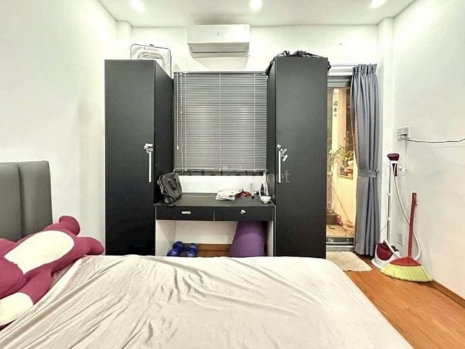 NHÀ NGỘP CẦN BÁN GẤP, GIẤY TỜ ĐẨY ĐỦ NGAY LÊ VĂN SỸ, QUẬN 3, HẺM 4M